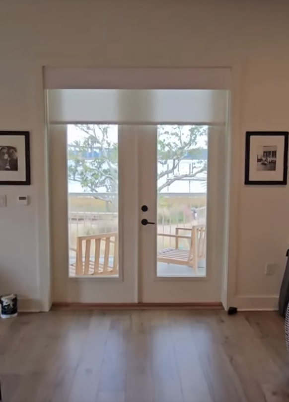 Double window-doors with automatic blinds
